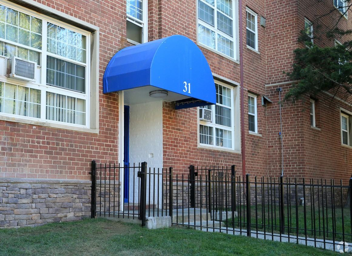 21 Chesapeake St Se - Photo 3 of 25