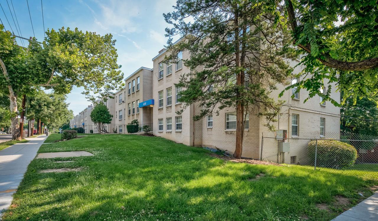 4200 S Capitol St Se - Photo 2 of 18