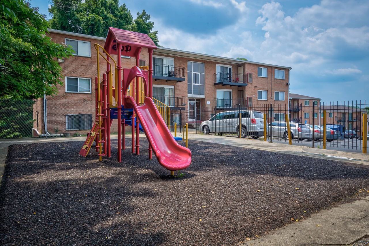 2339 Green St Se - Photo 2 of 11