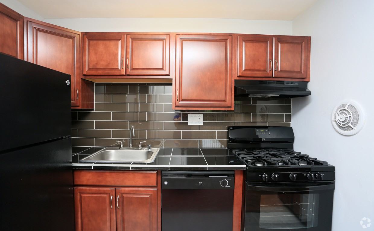 6739 Riverdale Rd - Photo 6 of 21