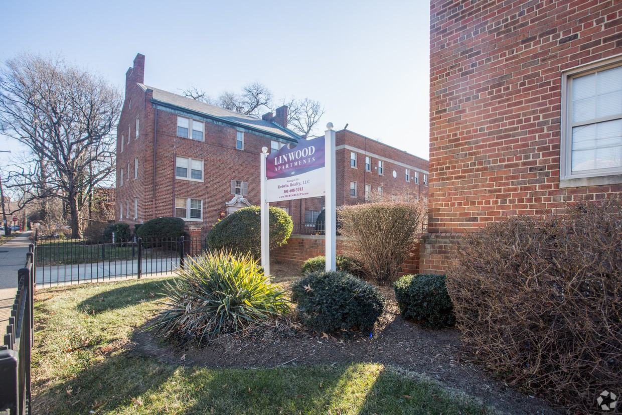 1819 P St Se - Photo 3 of 44