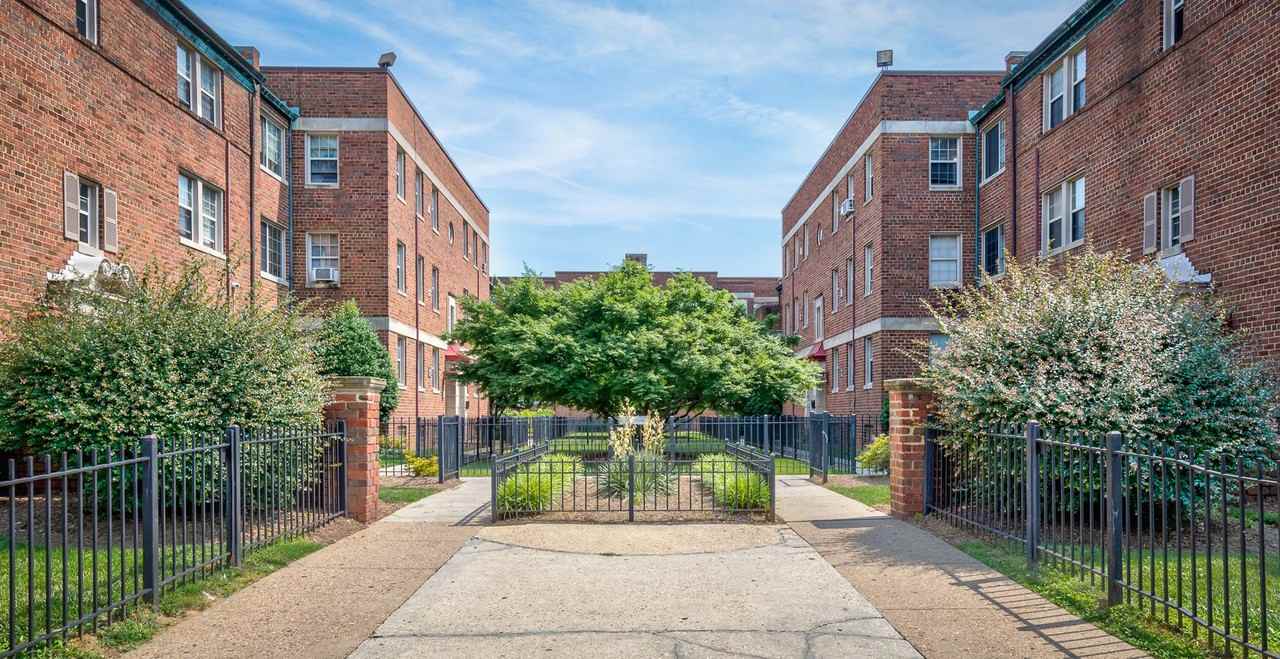 1819 P St Se - Photo 5 of 44