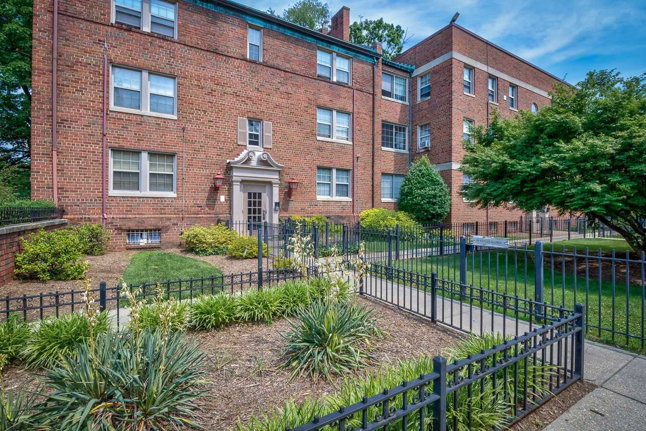 1819 P St Se - Photo 7 of 44