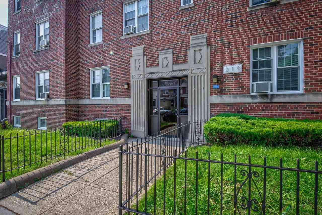 219 Upshur St Nw - Photo 2 of 36