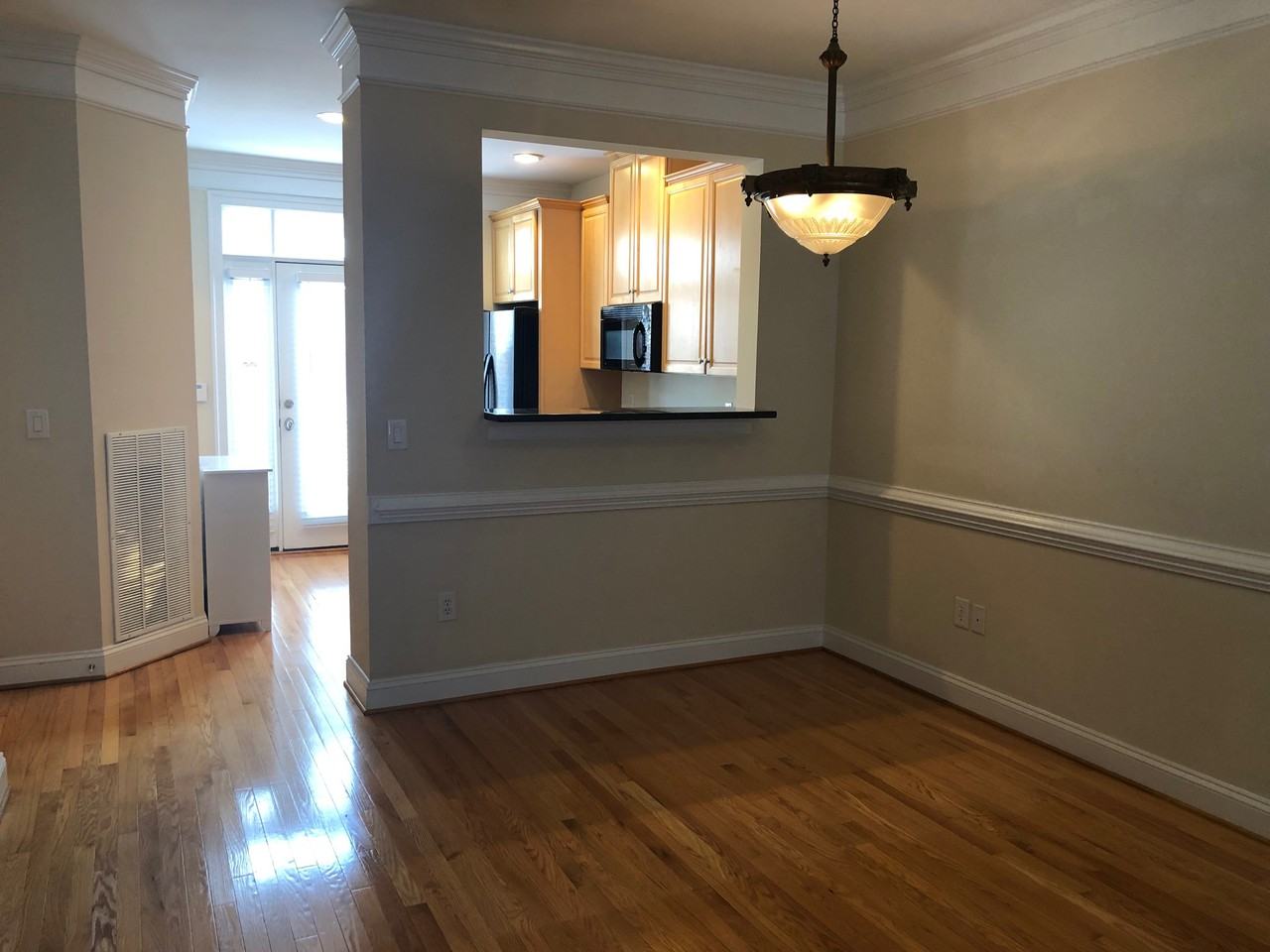 705 S Laurel St - Photo 3 of 15