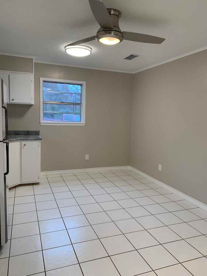 1011 Kay Dr - Photo 3 of 10