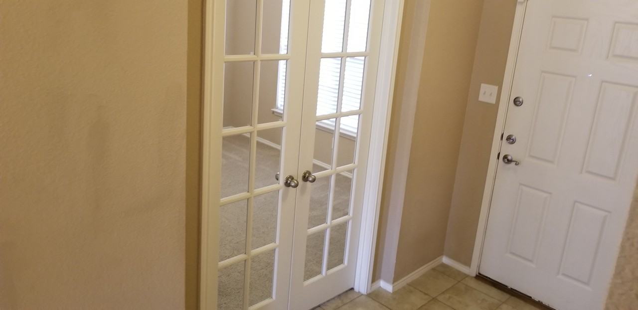 15537 Gatehouse Dr - Photo 2 of 34