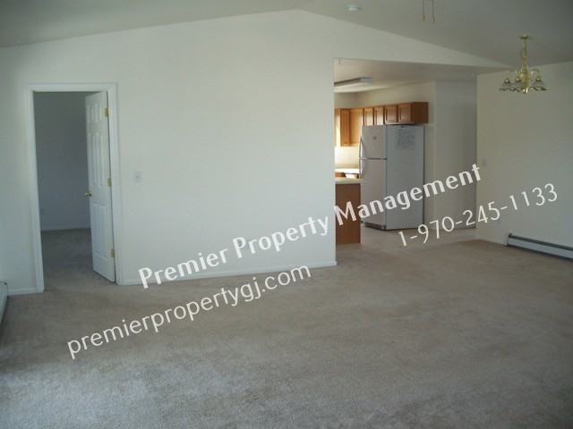 620 Bear Valley Dr - Photo 3 of 8