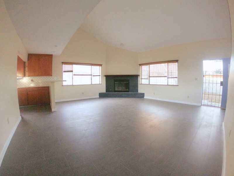 563 Stepney St - Photo 5 of 25