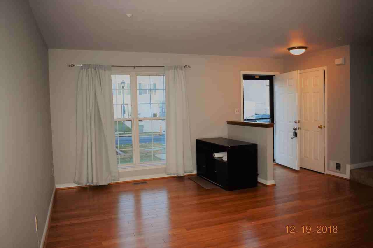 7844 Rolling View Ave - Photo 2 of 17