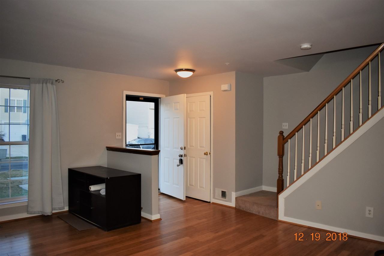 7844 Rolling View Ave - Photo 3 of 17