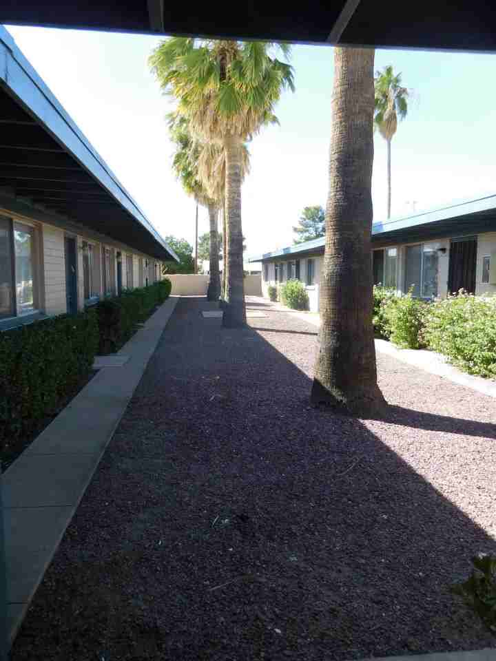 1402 N Craycroft Rd - Photo 2 of 3