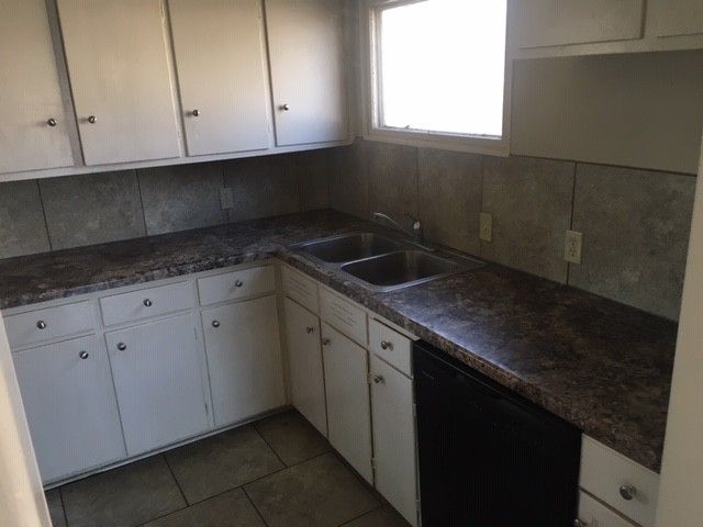 2721 S Minnesota Ave - Photo 2 of 10
