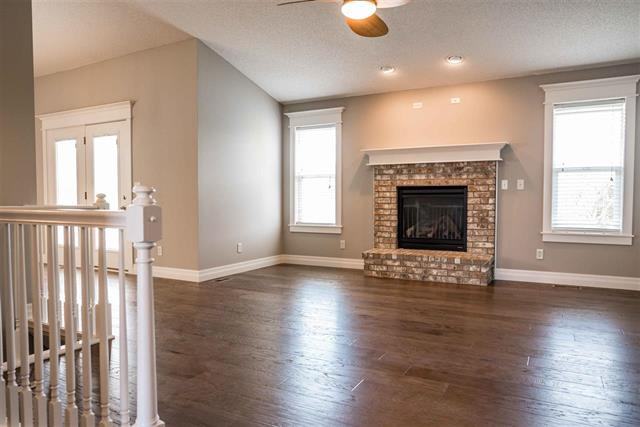 1818 N Nickelton Ct - Photo 3 of 21