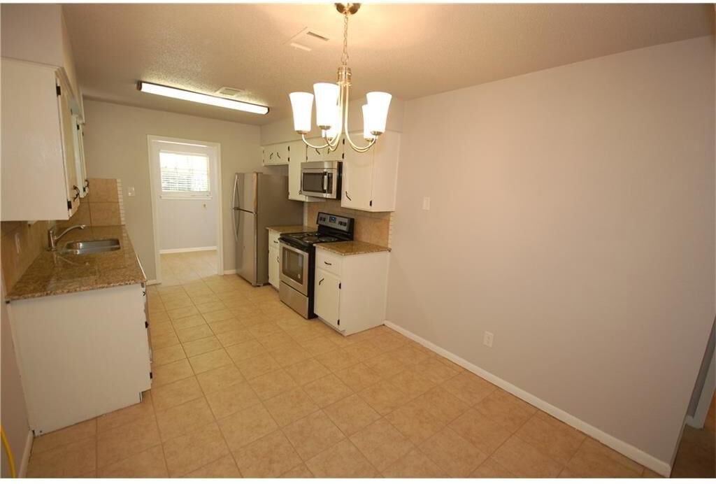 1014 N Wall St - Photo 3 of 10