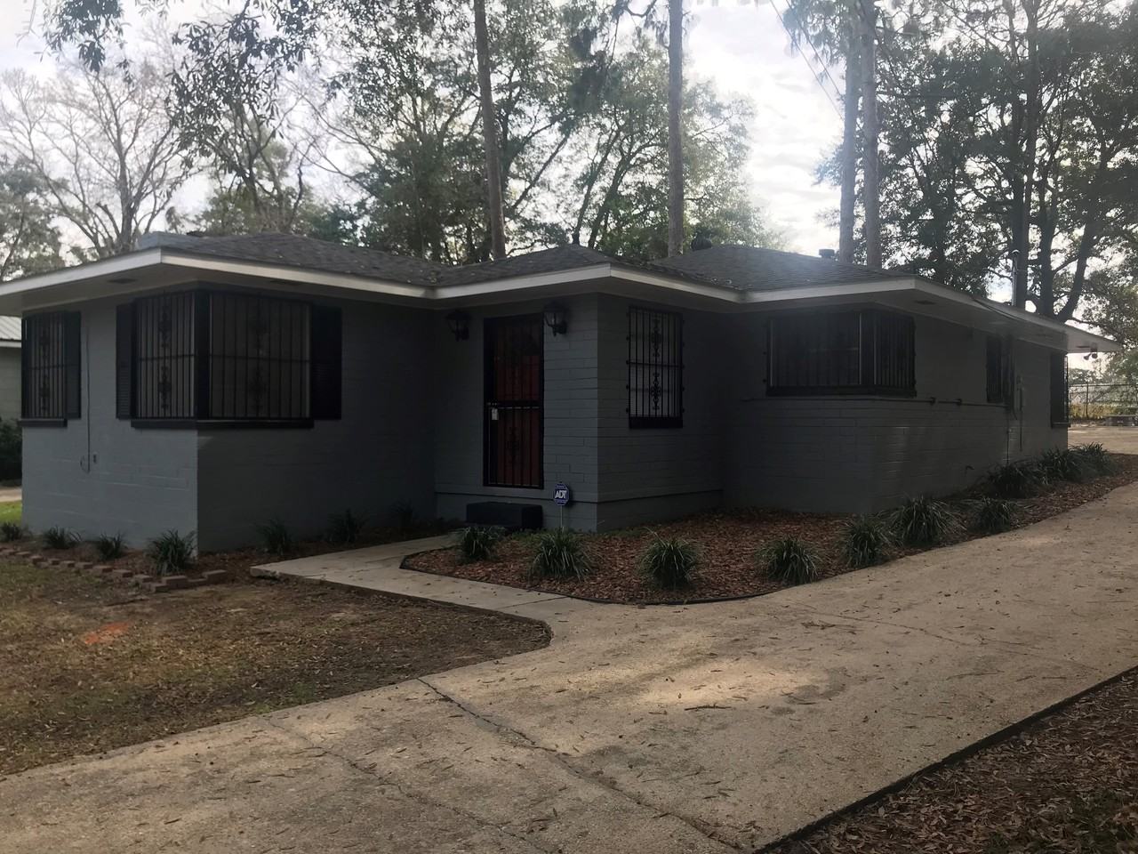 4913 Mercedes Rd - Photo 2 of 6