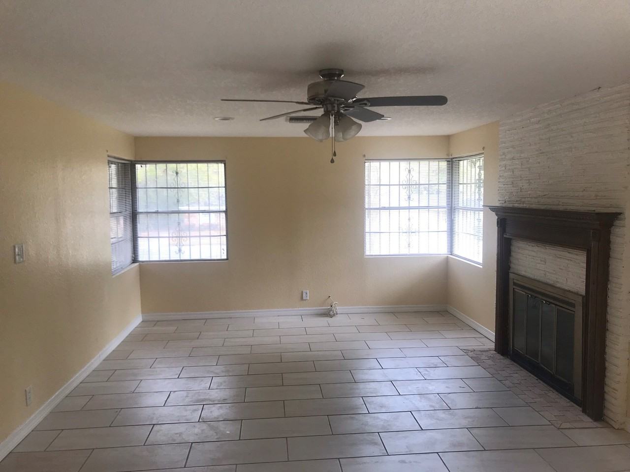 4913 Mercedes Rd - Photo 3 of 6