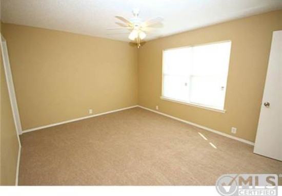 220 Pinecrest Dr - Photo 3 of 15