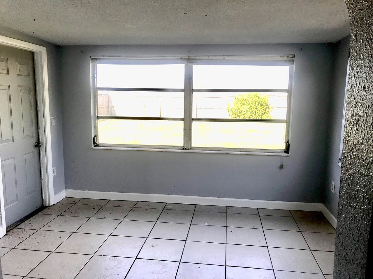 5207 Suwannee Dr - Photo 3 of 6