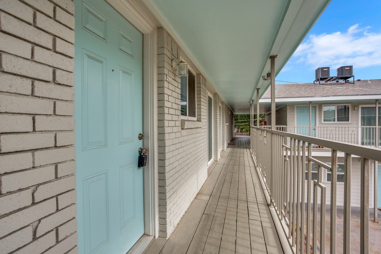 4928 Live Oak St - Photo 2 of 12