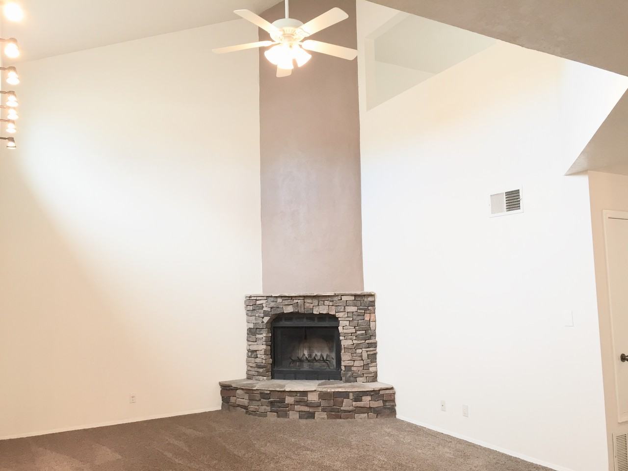 7228 Bobwhite Ln Ne - Photo 3 of 24