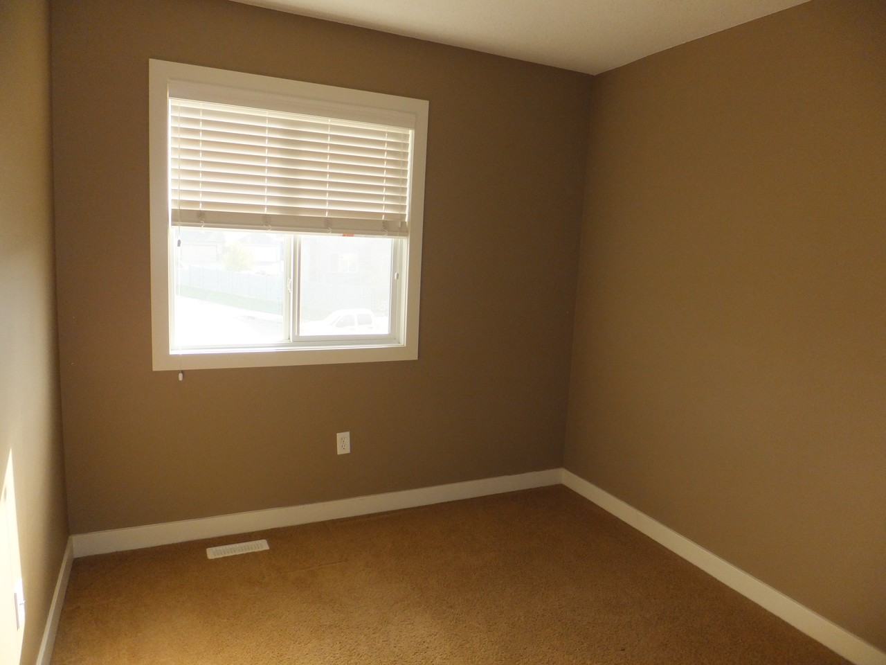 121 Sandstone Estate - Photo 6 of 10