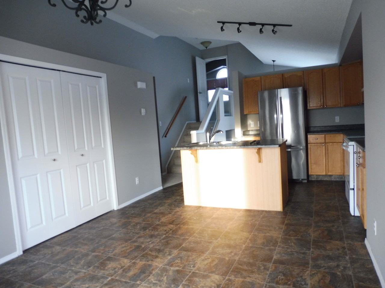 4105 - 36a Avenue Nw - Photo 2 of 9