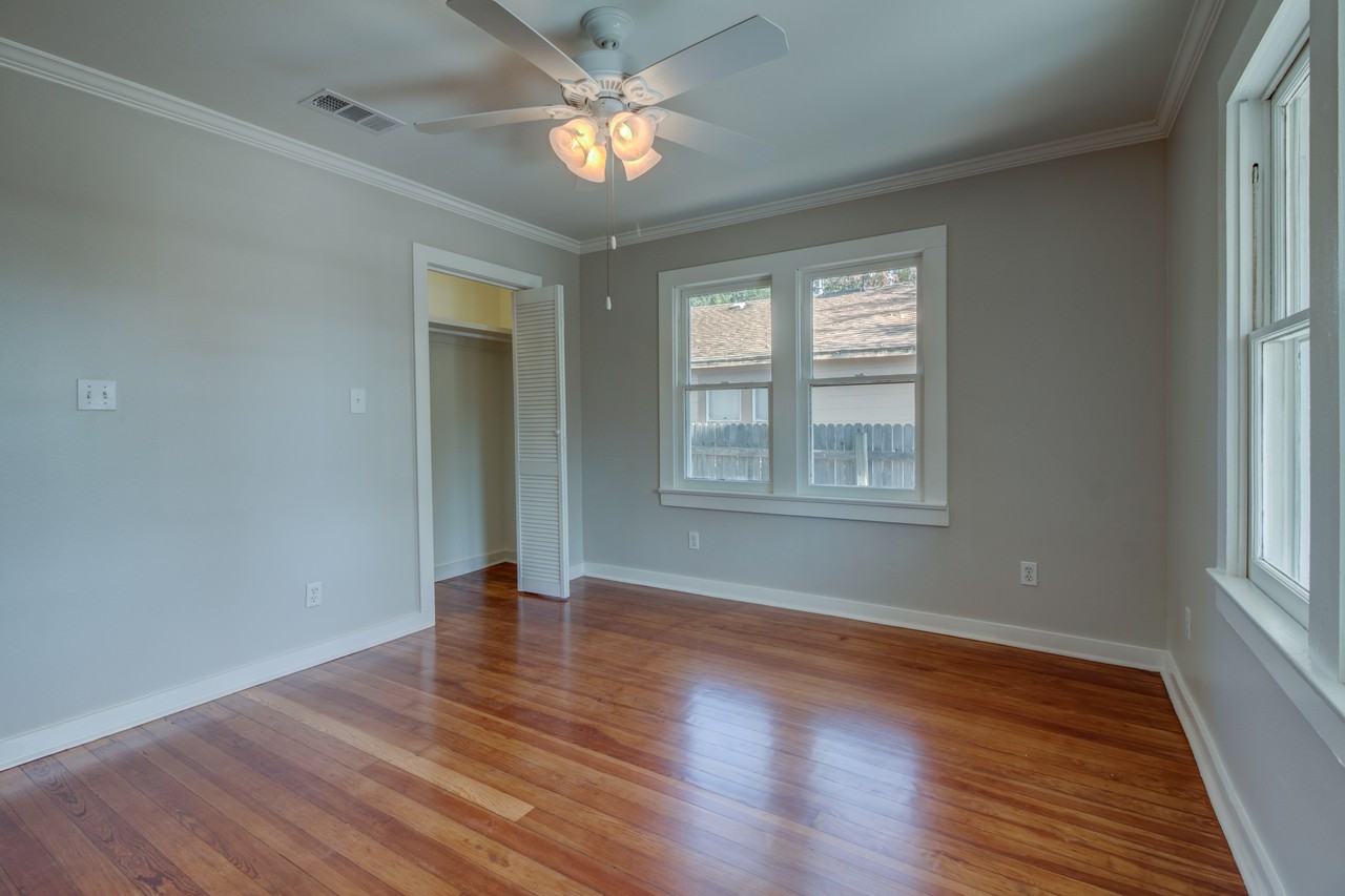 605 E 15th St - Photo 3 of 3
