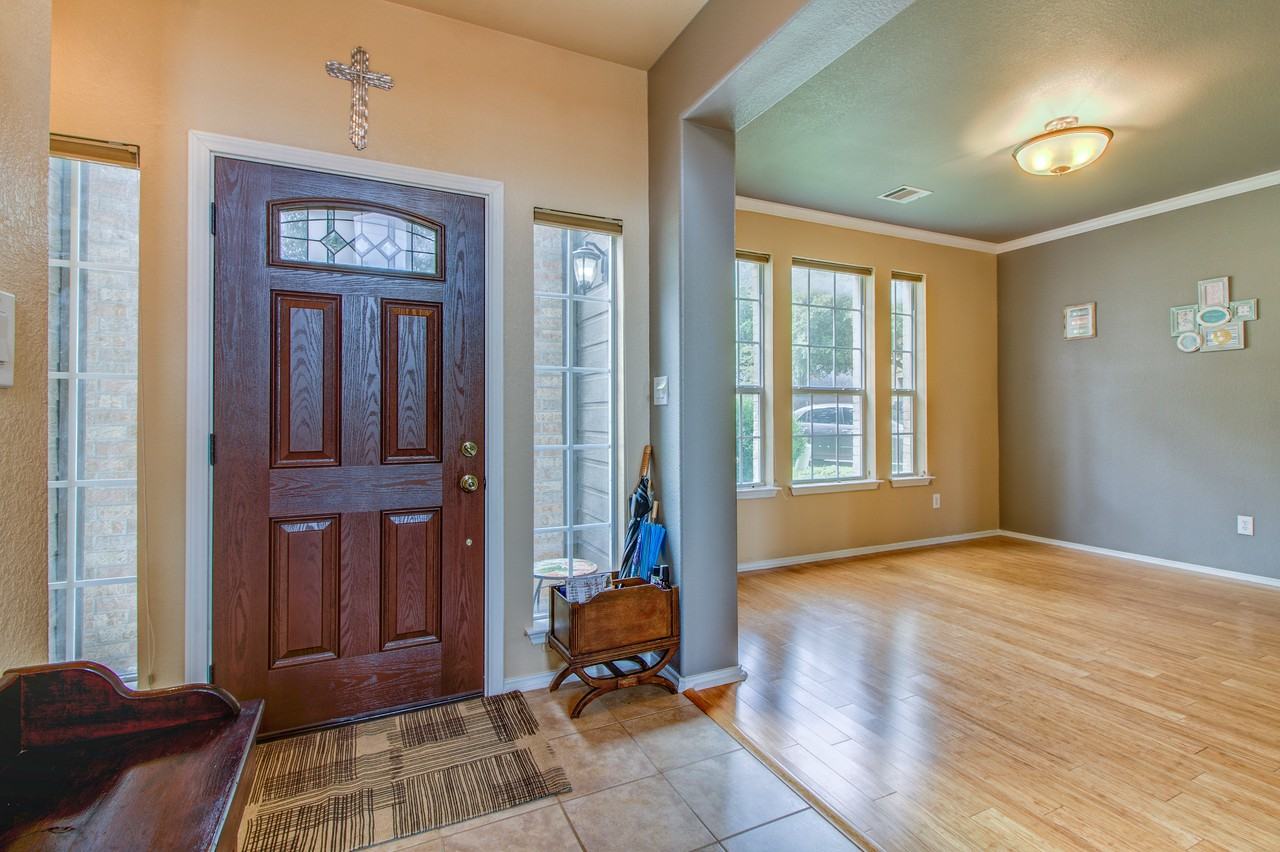 114 Retama Ct - Photo 3 of 23