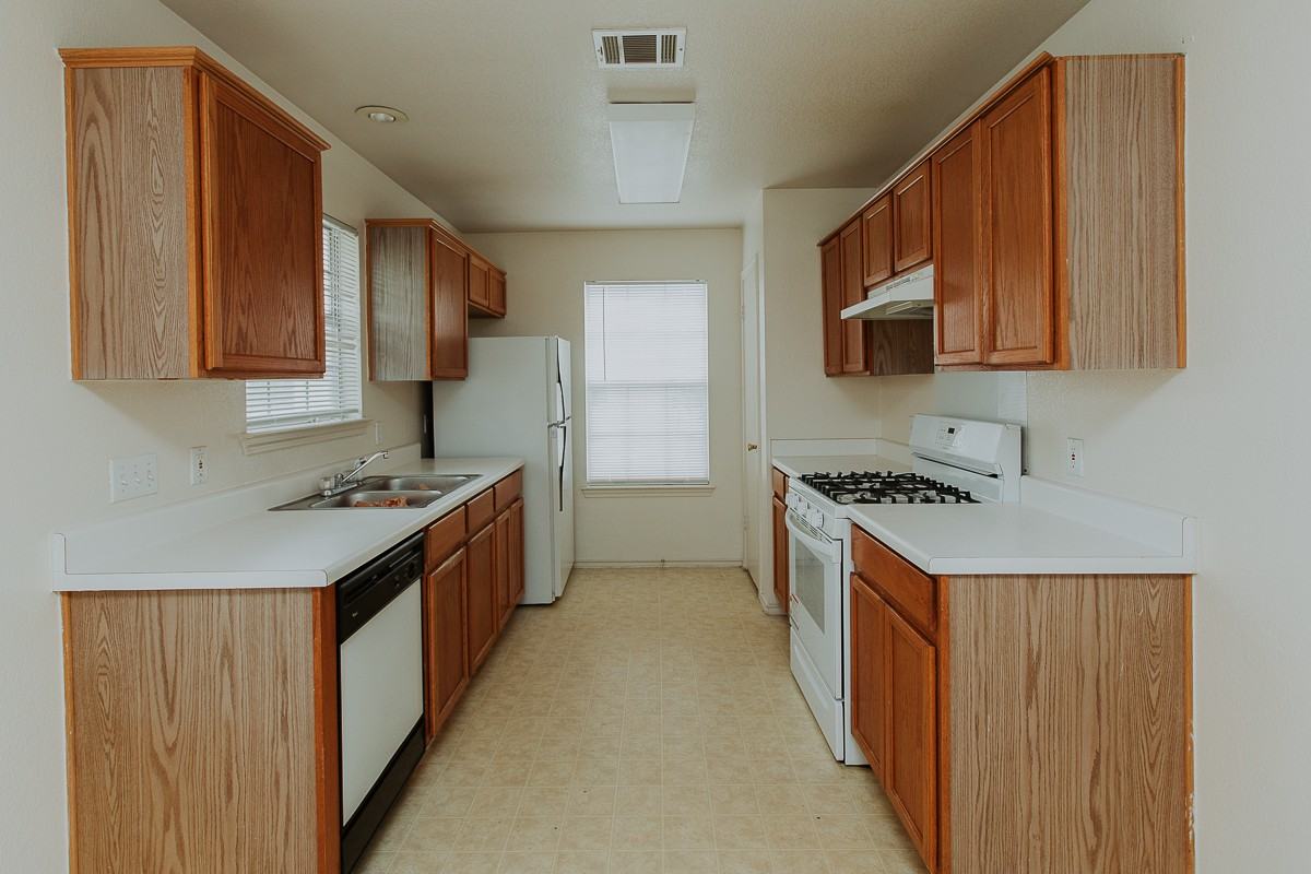 1024 Christopher Ave - Photo 3 of 20