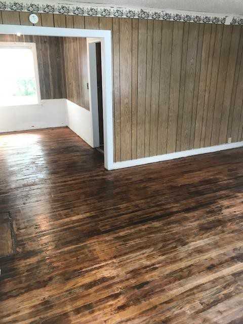 2411 Elgin St - Photo 2 of 11