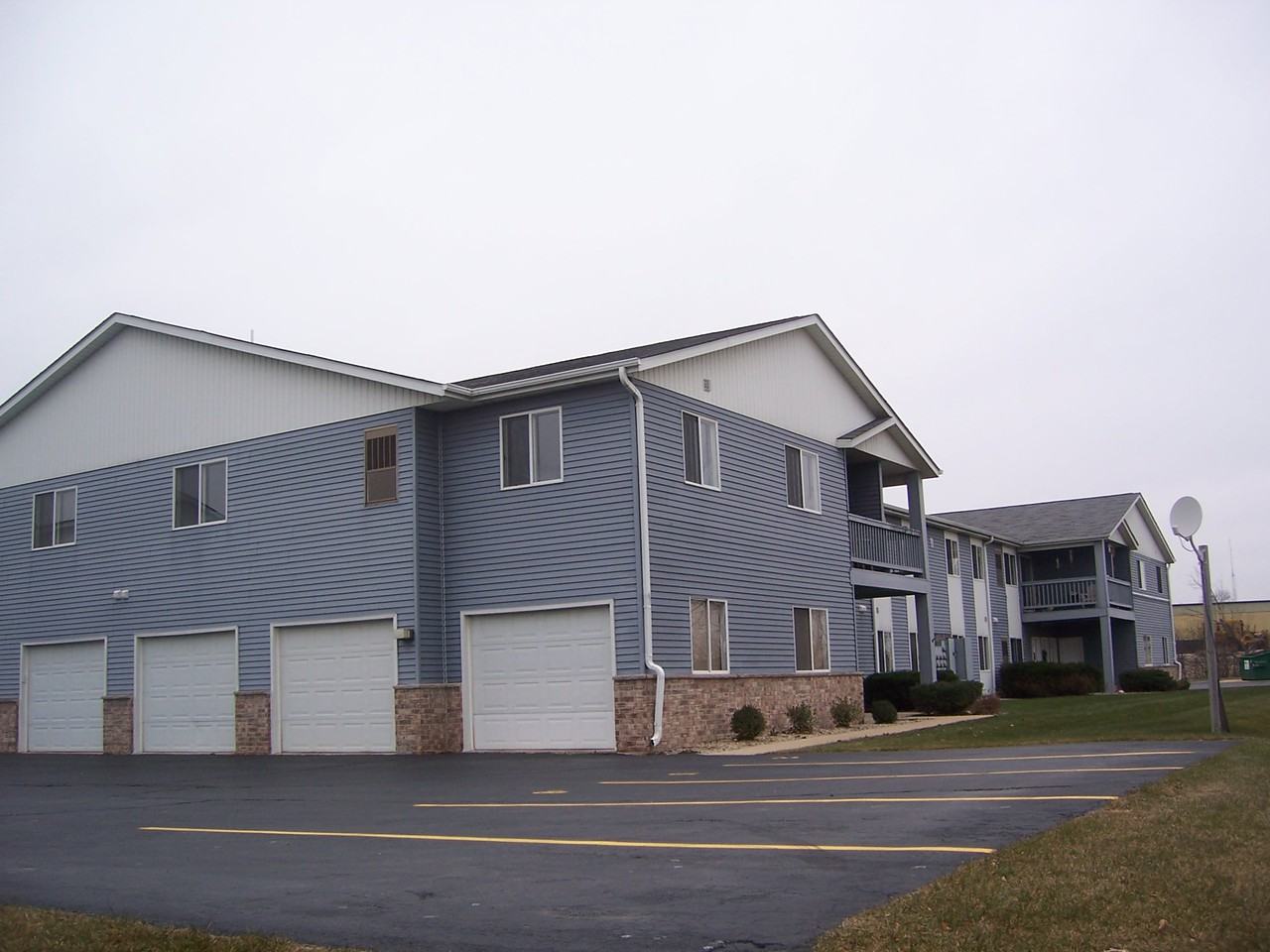 307 Meadowview Ct - Photo 2 of 9