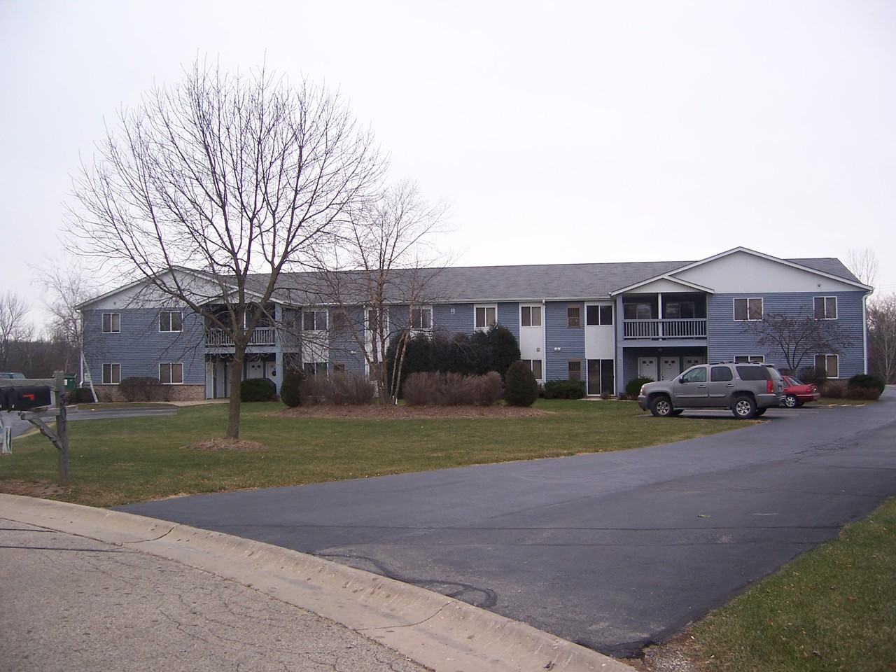 307 Meadowview Ct - Photo 3 of 9