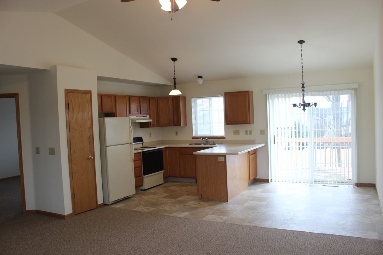 None Mulitple Mulitple, Janesville, WI 53546 Apartment for Rent