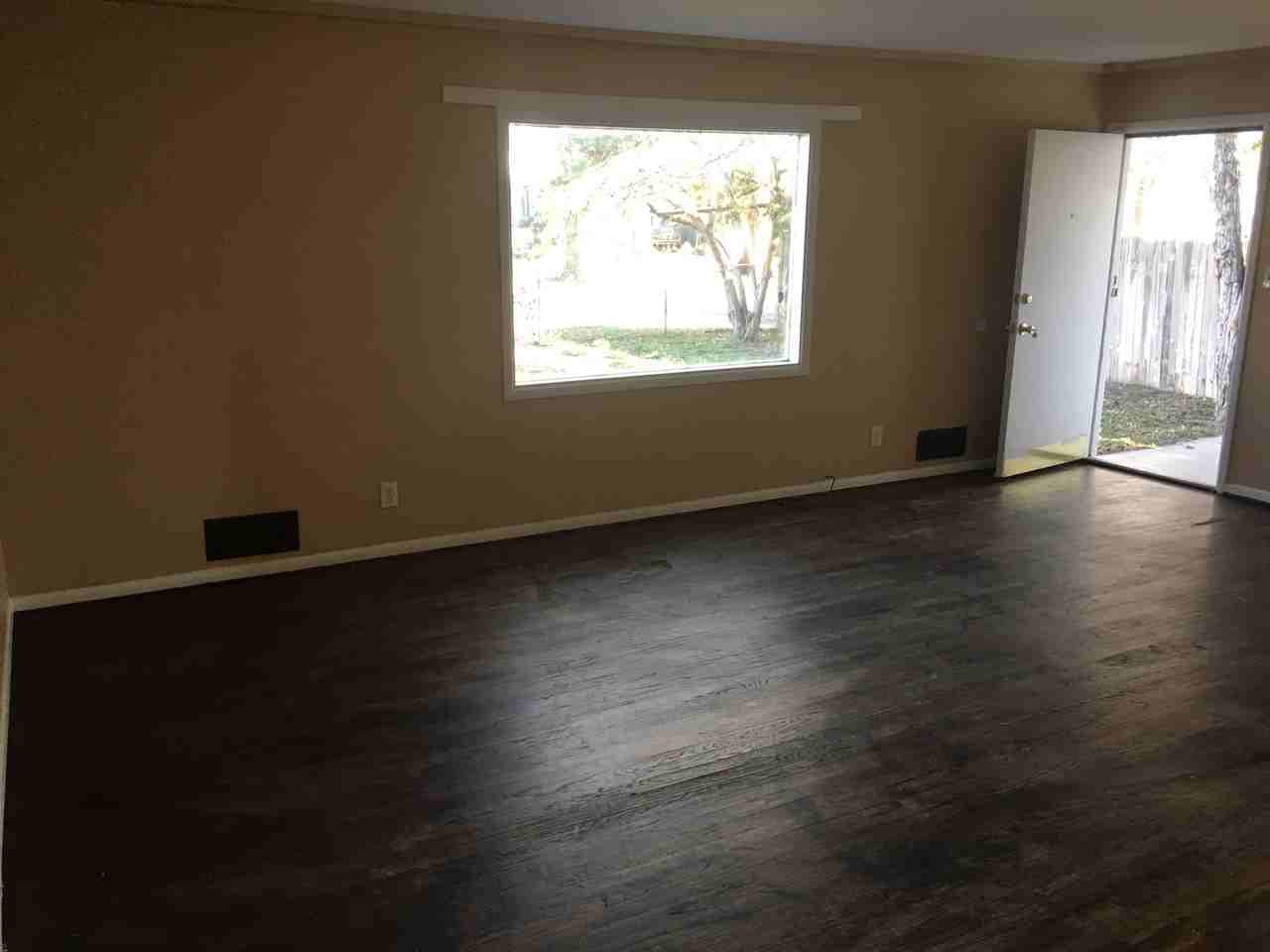 2809 Cedar St - Photo 2 of 15