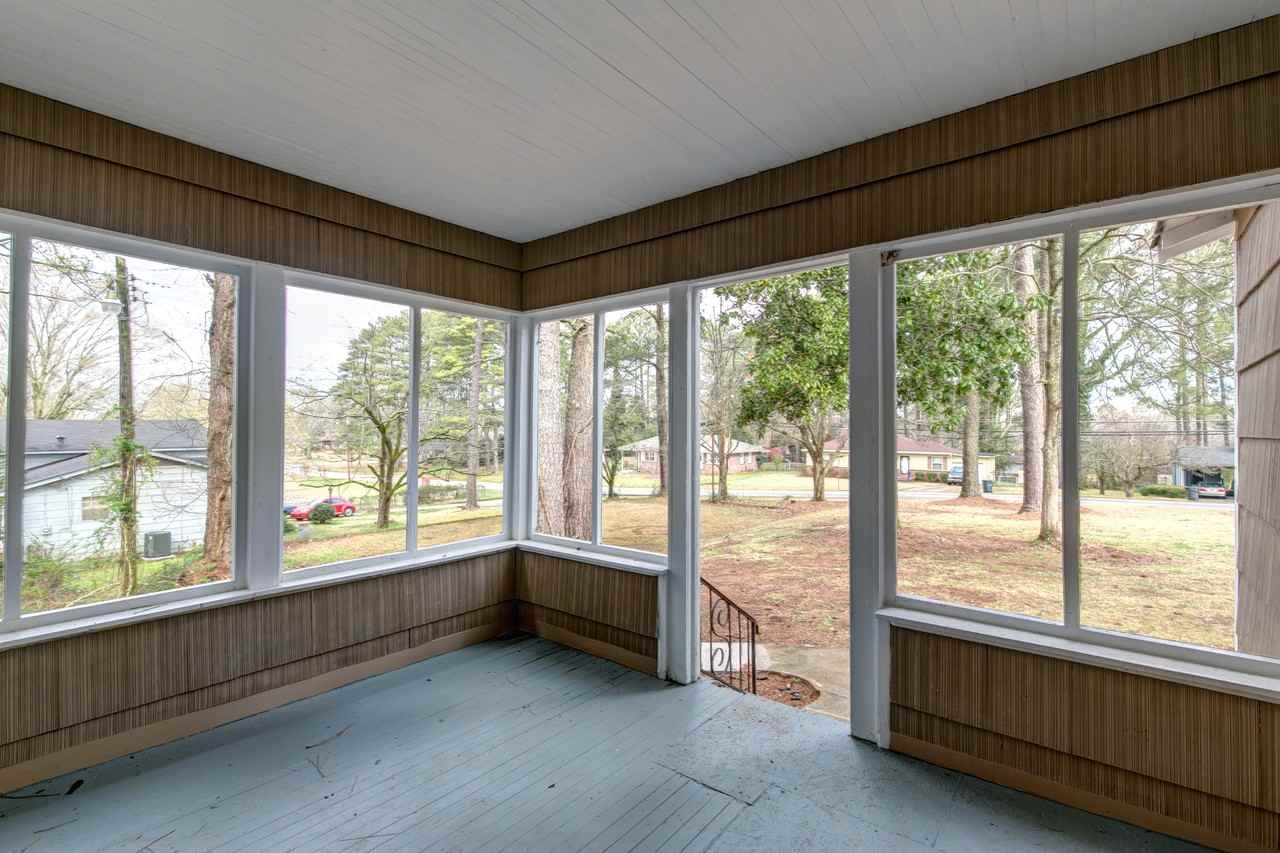 817 Martinwood Rd - Photo 2 of 14