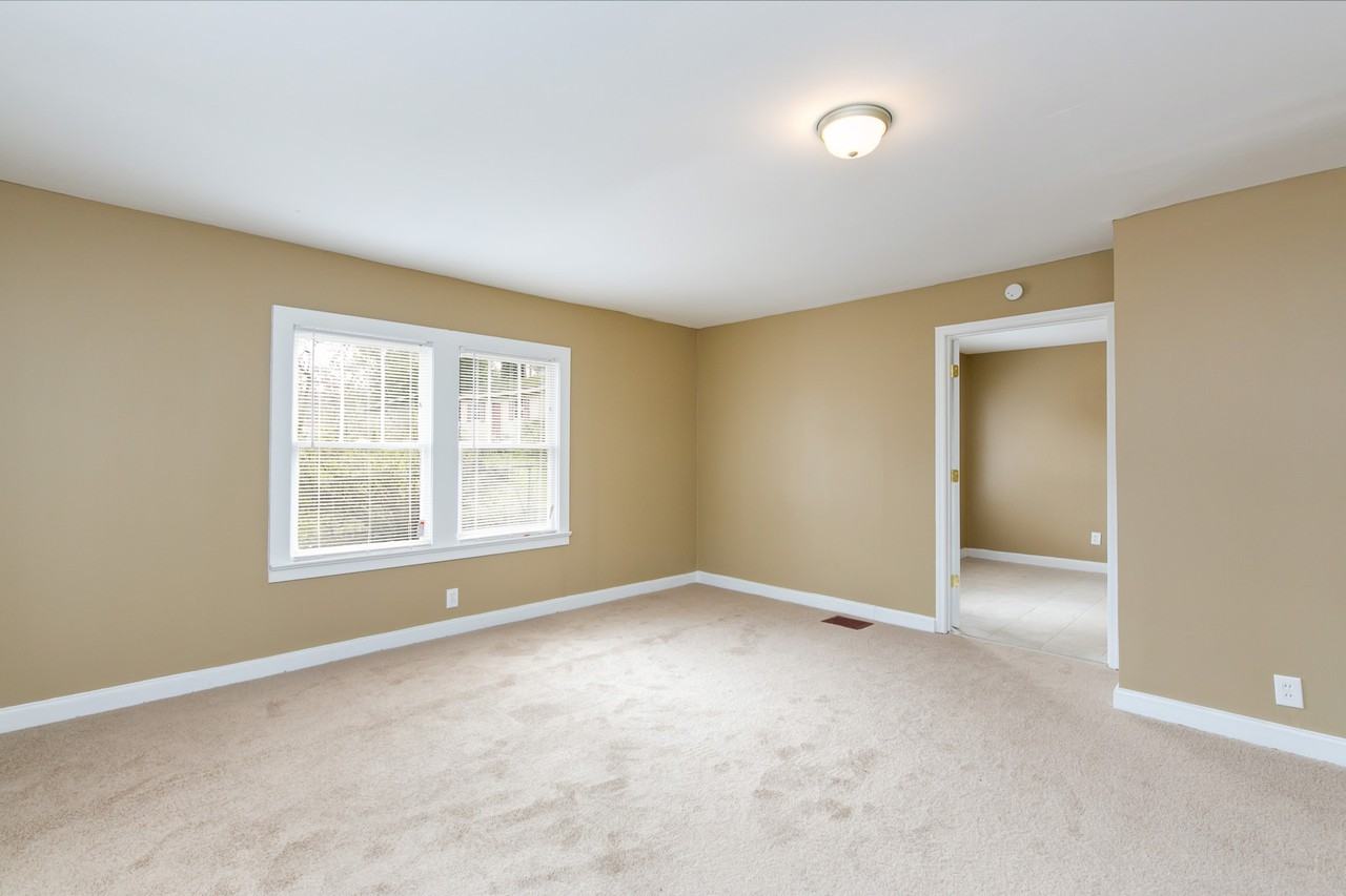 817 Martinwood Rd - Photo 3 of 14