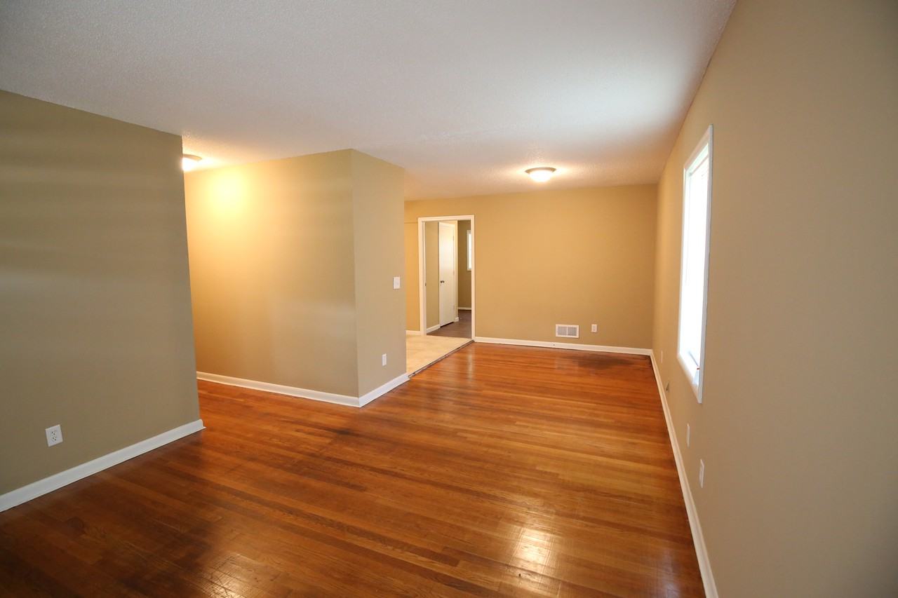 606 Biscayne Dr - Photo 3 of 7