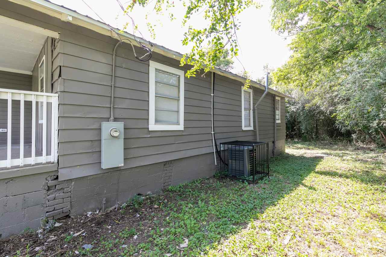 1120 Trenton St - Photo 3 of 11