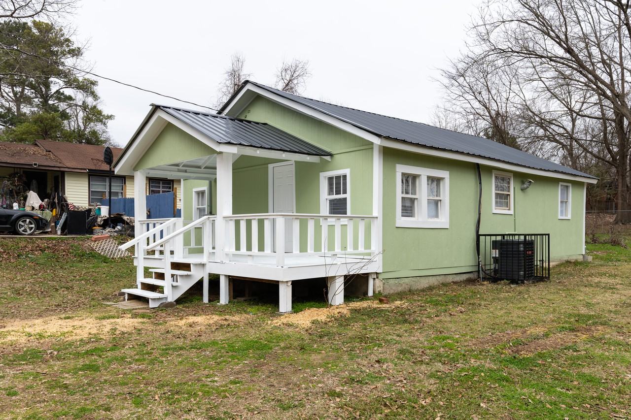 612 Highland Ave - Photo 2 of 10