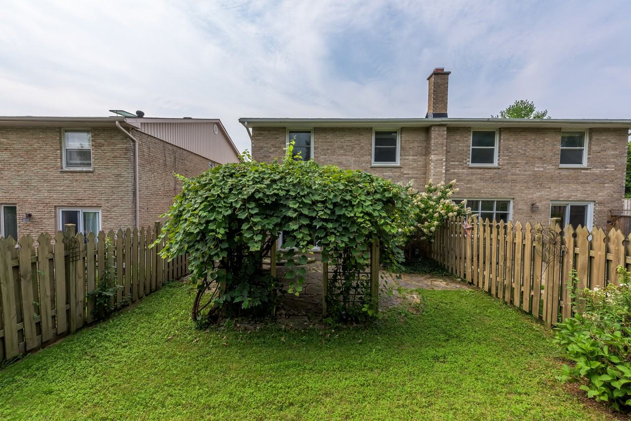 257 Homestead Cres - Photo 3 of 22