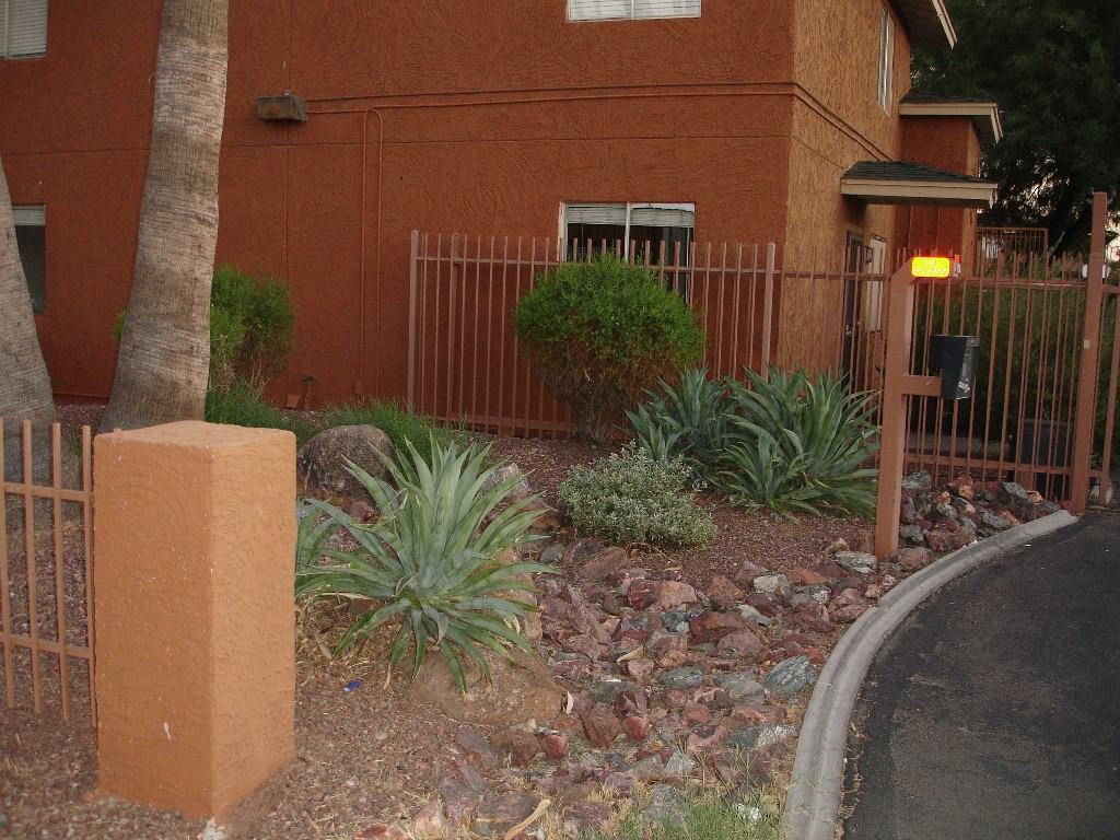 2537 W Georgia Ave - Photo 3 of 4