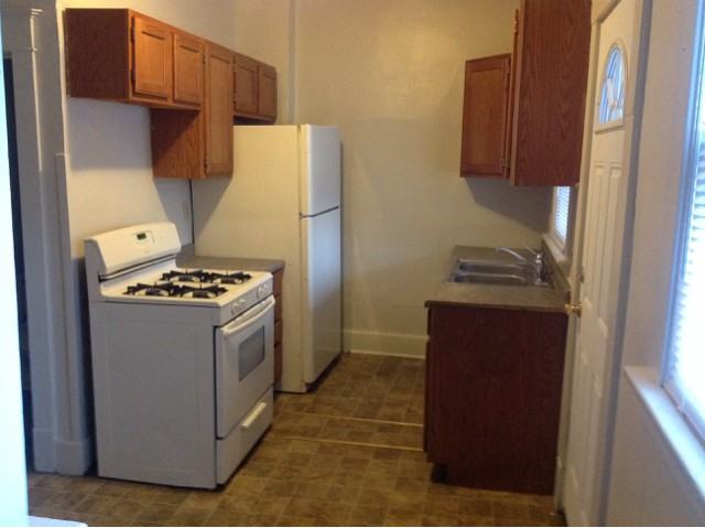 1409 E St - Photo 2 of 9