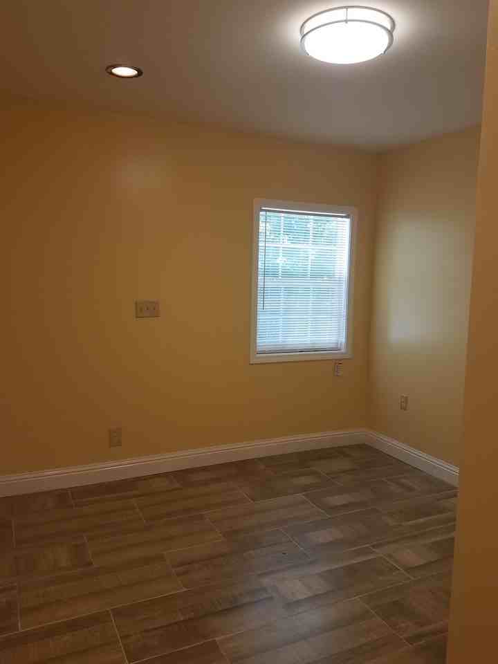 2050 Oak Grove Rd - Photo 2 of 13