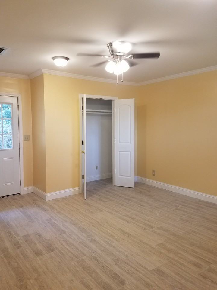 2050 Oak Grove Rd - Photo 3 of 13