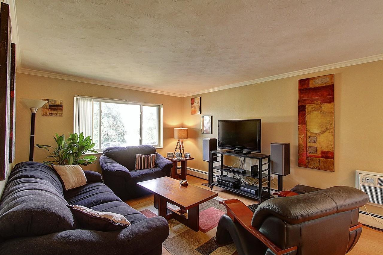 68 N Sherman St - Photo 3 of 9