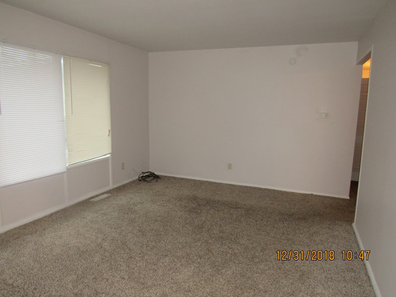 3060 Midvale Dr - Photo 3 of 6