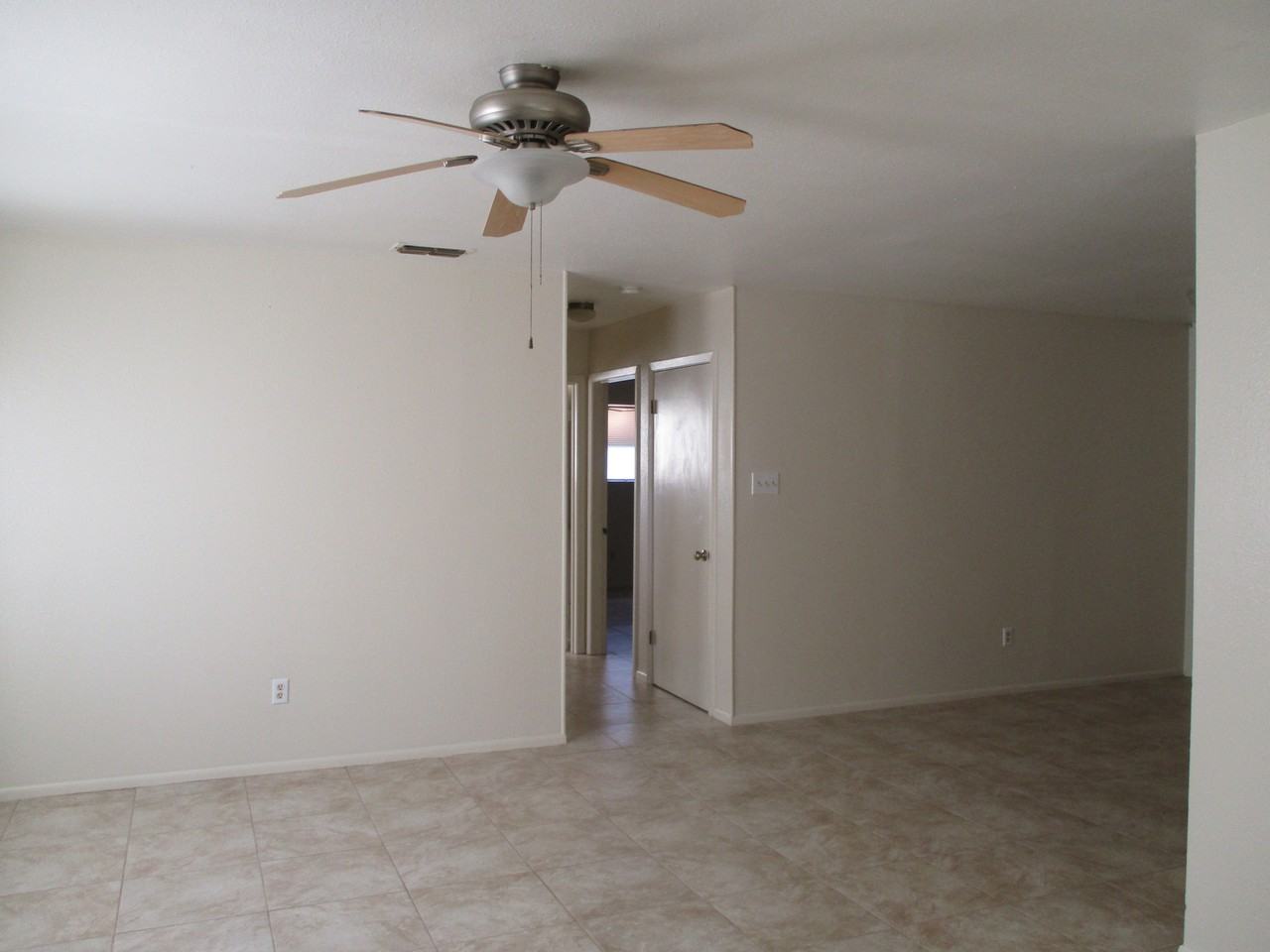 2123 Zephyr Cir - Photo 2 of 3