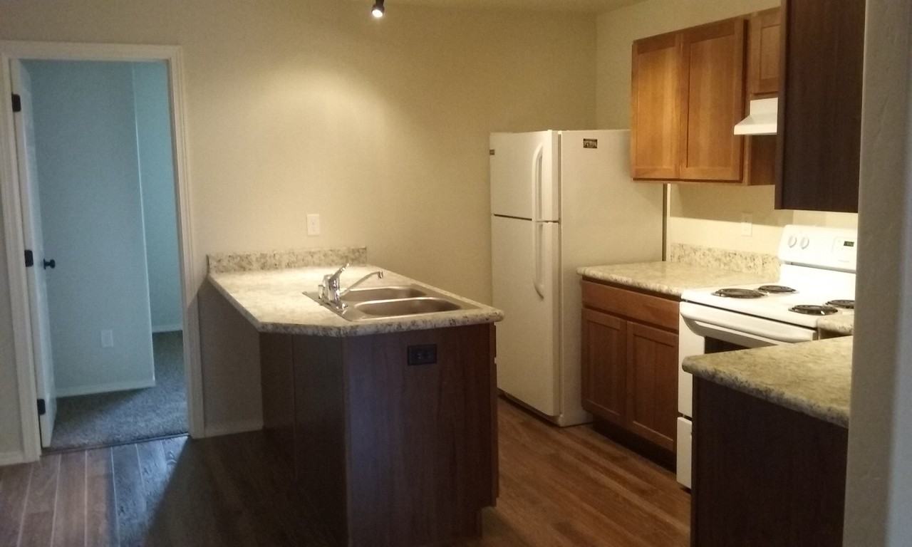 32 W Evergreen Dr - Photo 3 of 11