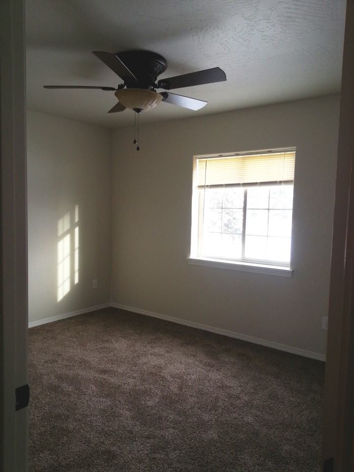 32 W Evergreen Dr - Photo 7 of 11